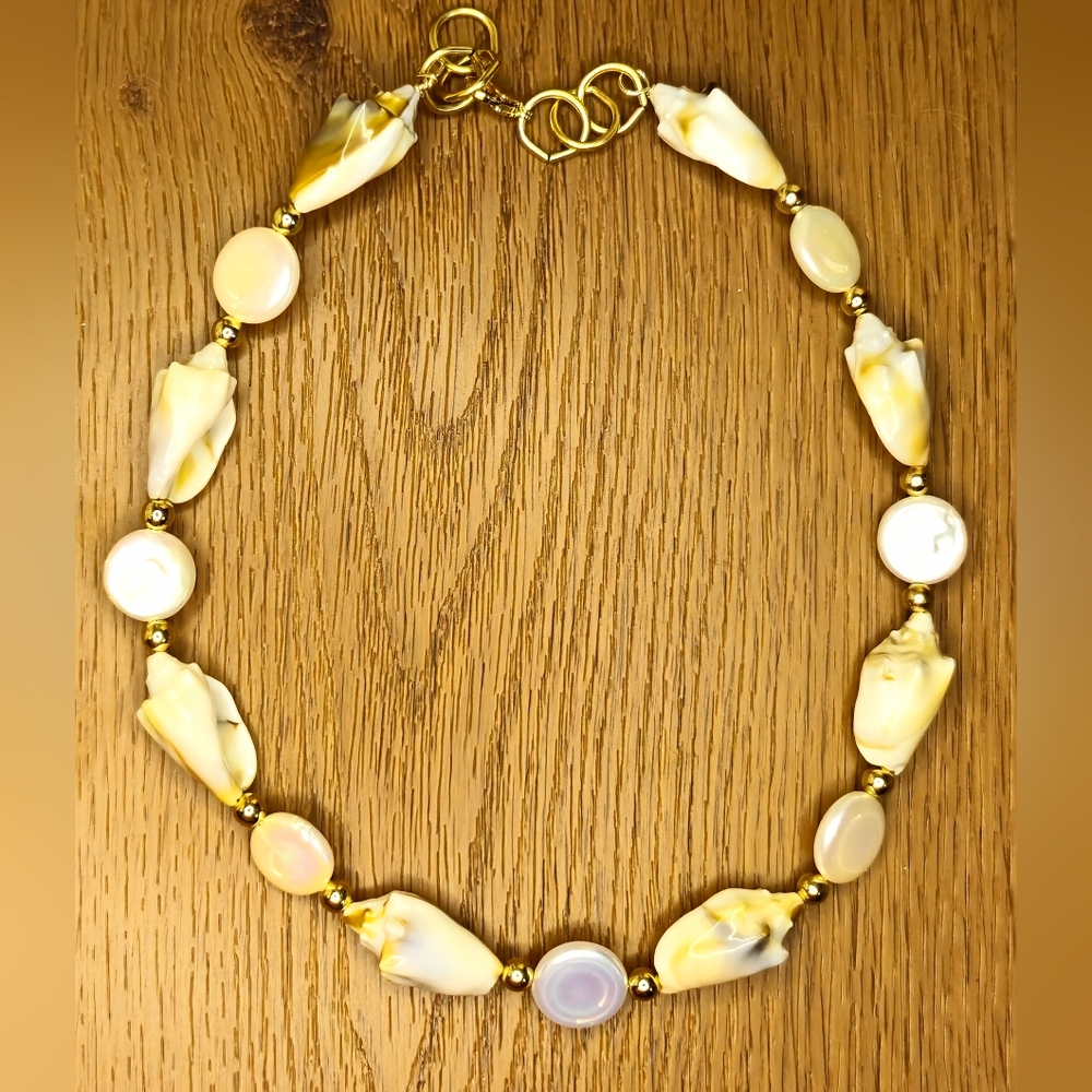 White True Sea Shell & Freshwater Coin Pearl In Chunky 18K Gold Plated.Necklace